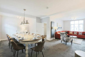 Deluxe 7 Bedroom Property in Solihull